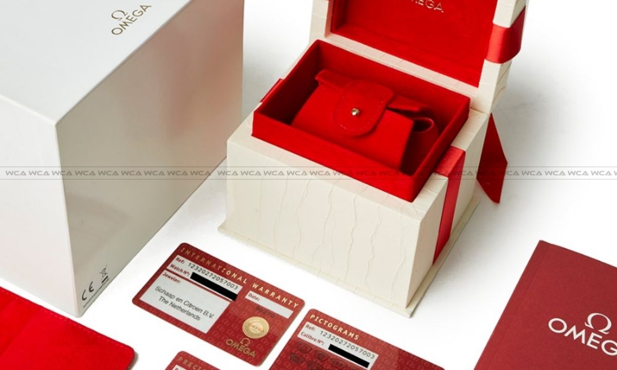 Bộ phụ kiện thường gồm hộp đựng, thẻ bảo hành, thẻ thông tin sản phẩm và giấy tờ khác