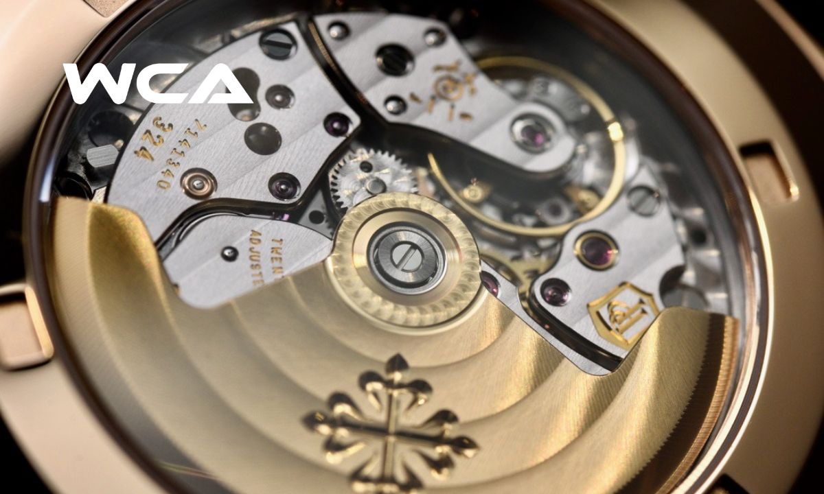 Mã bộ máy (caliber) được khắc bên trong bộ máy